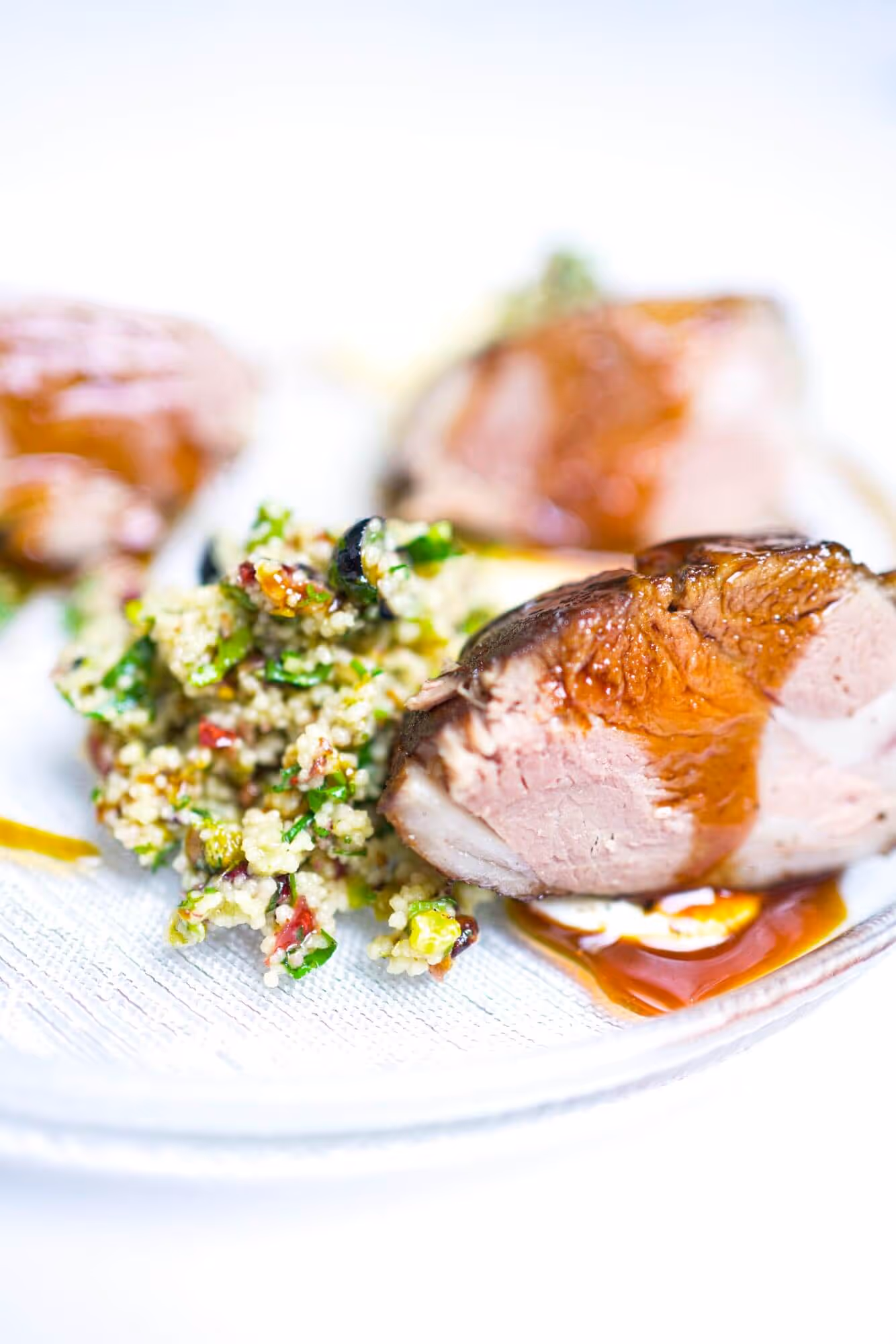 Αρνάκι picanha μπρεζέ λεμονάτη με αρωματικό κουσκούς